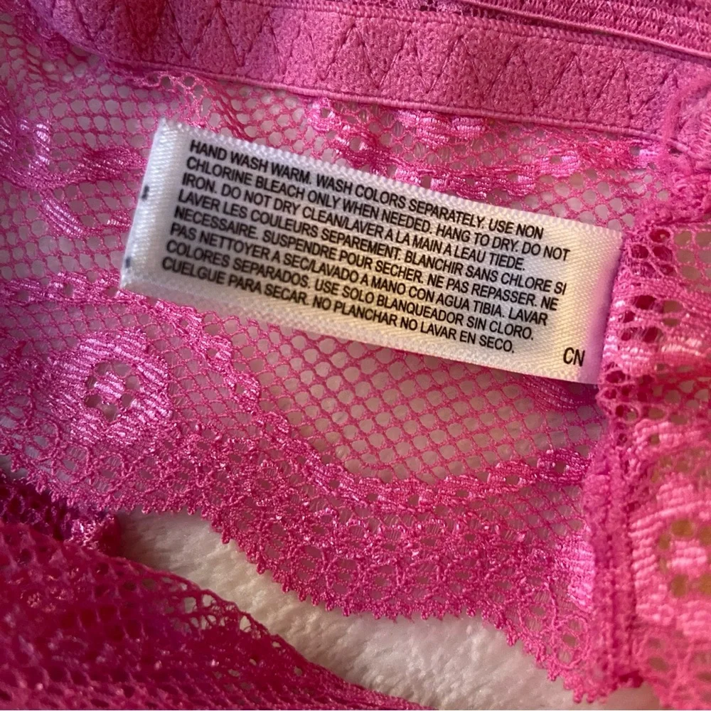 B. Tempt'd Hot Pink Lace Bralette by Wacoal L (juniors)